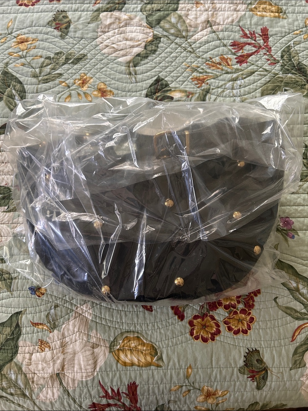 Madewell The essential curve shoulder bag black leather with gold studs
